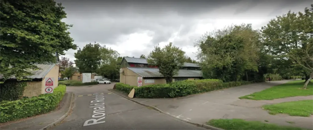 exterior del parque industrial en Fen Ditton