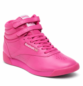 Zapatilla Reebok de mujer en color rosa vibrante, estilo retro de caña alta, con cordones y doble tira de velcro.